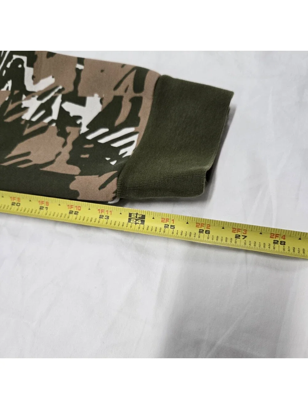 Men's MEDIUM Nike Sportswear Tech Fleece Jogger Pants Green/Tan Camo DM6472-072